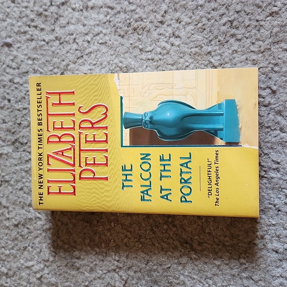 Elizabeth Peters: The Falcon at the portal